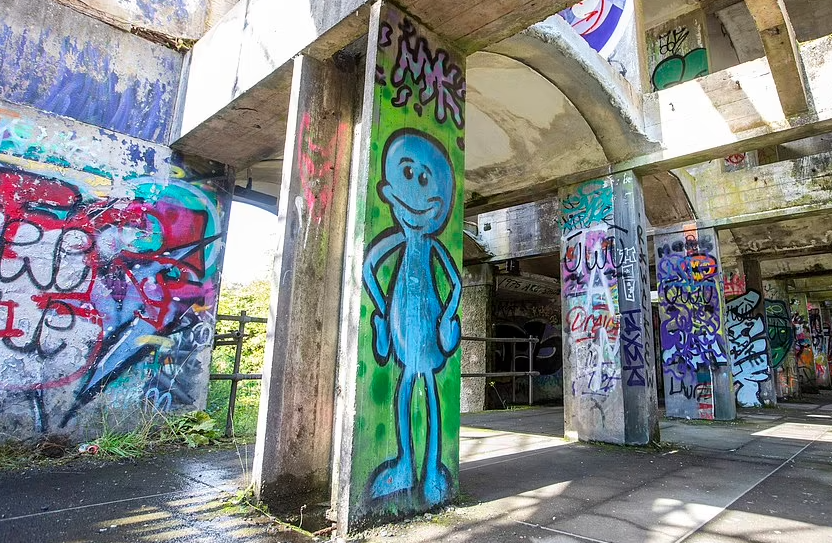 Chính phủ Scotland trước đó đã từ chối yêu cầu đưa tòa nhà vào diện quản lý của nhà nước vào năm 2019 với lý do chi phí ước tính rất cao để đảm bảo an toàn cho công chúng tiếp cận.