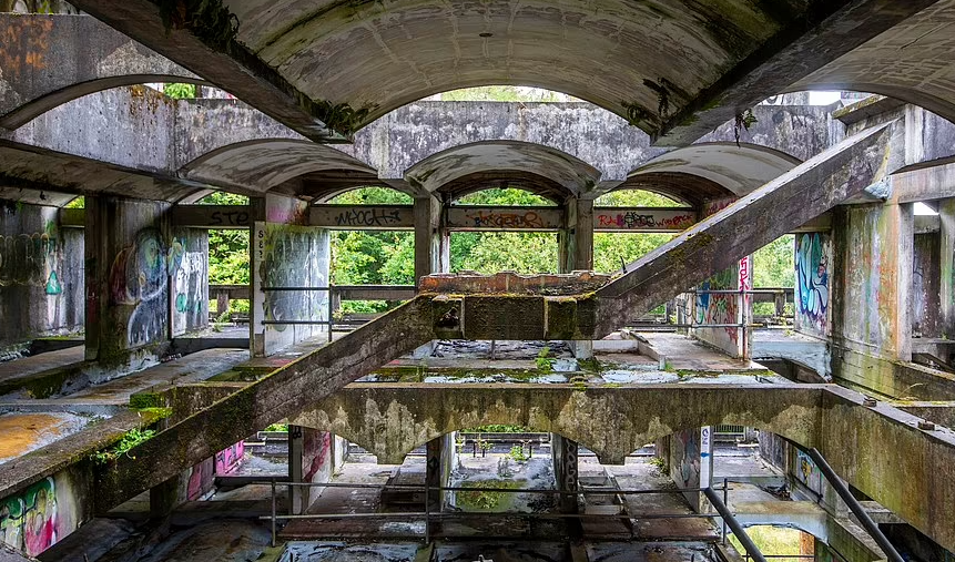 Tuy nhiên, cơ sở này không bao giờ đạt được sức chứa tối đa là 100 học sinh và ngay từ đầu, cơ sở đã gặp rất nhiều vấn đề, bao gồm cả khó khăn trong việc bảo trì. Trường đóng cửa vào những năm 1980.