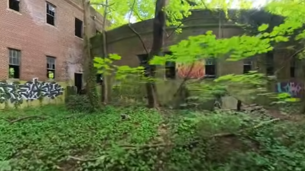 North Brother sau đó bị thời gian tàn phá, và kể từ năm 1963, nó đã bị bỏ hoang và phần lớn bị lãng quên.