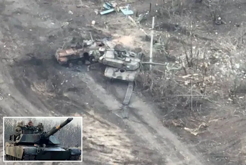 Tại khu vực Kursk, giao tranh vẫn diễn ra bế tắc và ác liệt. Ngày 26/9, Quân đội Nga một lần nữa đẩy lùi thành công cuộc tấn công của quân Ukraine về hướng Veseli thuộc quận Glushkovsky. Đánh giá từ đoạn phim chiến trường do Quân đội Nga công bố, sự tàn khốc của trận chiến là hiển nhiên: hai xe tăng Ukraine và nhiều xe bán tải đã bị tiêu diệt. Ảnh: Armyrecognition.