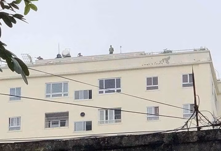 Các tay súng bắn tỉa chốt giữ điểm cao.