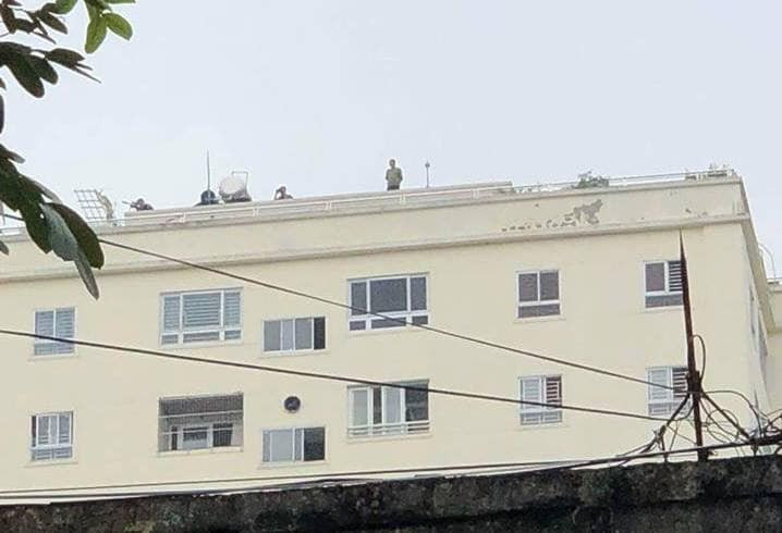 Các tay súng bắn tỉa chốt giữ điểm cao.