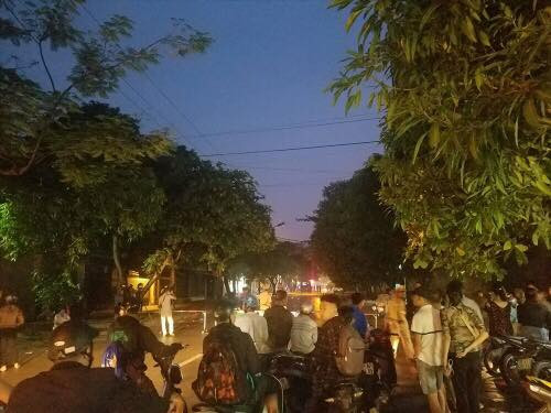 Hang tram canh sat van vay rap doi tuong om 