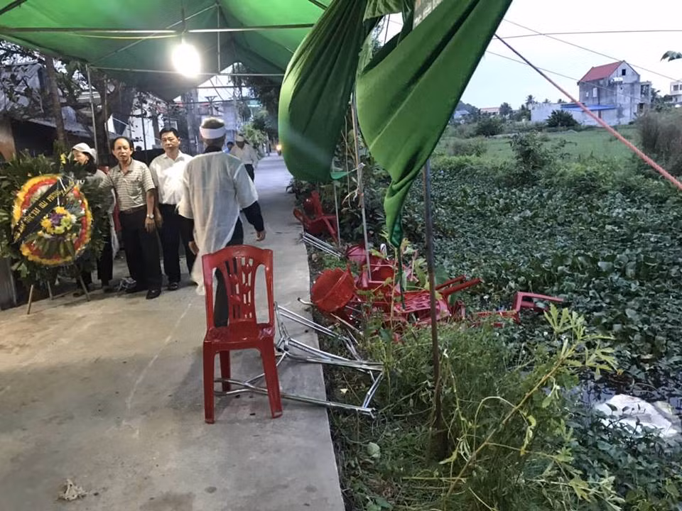 O to “dien” dam vao dam tang khien 8 nguoi bi thuong roi bo tron-Hinh-2