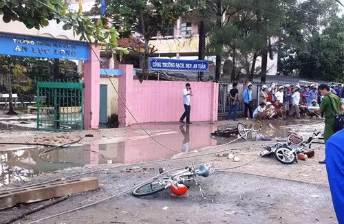 Dut day dien, 6 hoc sinh thuong vong: Sao lai do cho…“ong troi”?