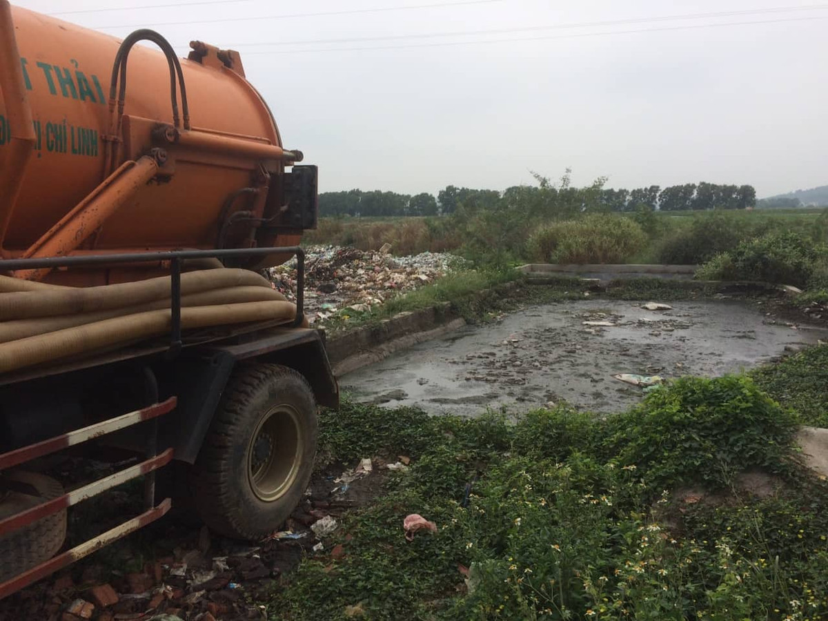 Cong ty moi truong Chi Linh xa thai xe hut be phot ra kenh tuoi tieu-Hinh-4