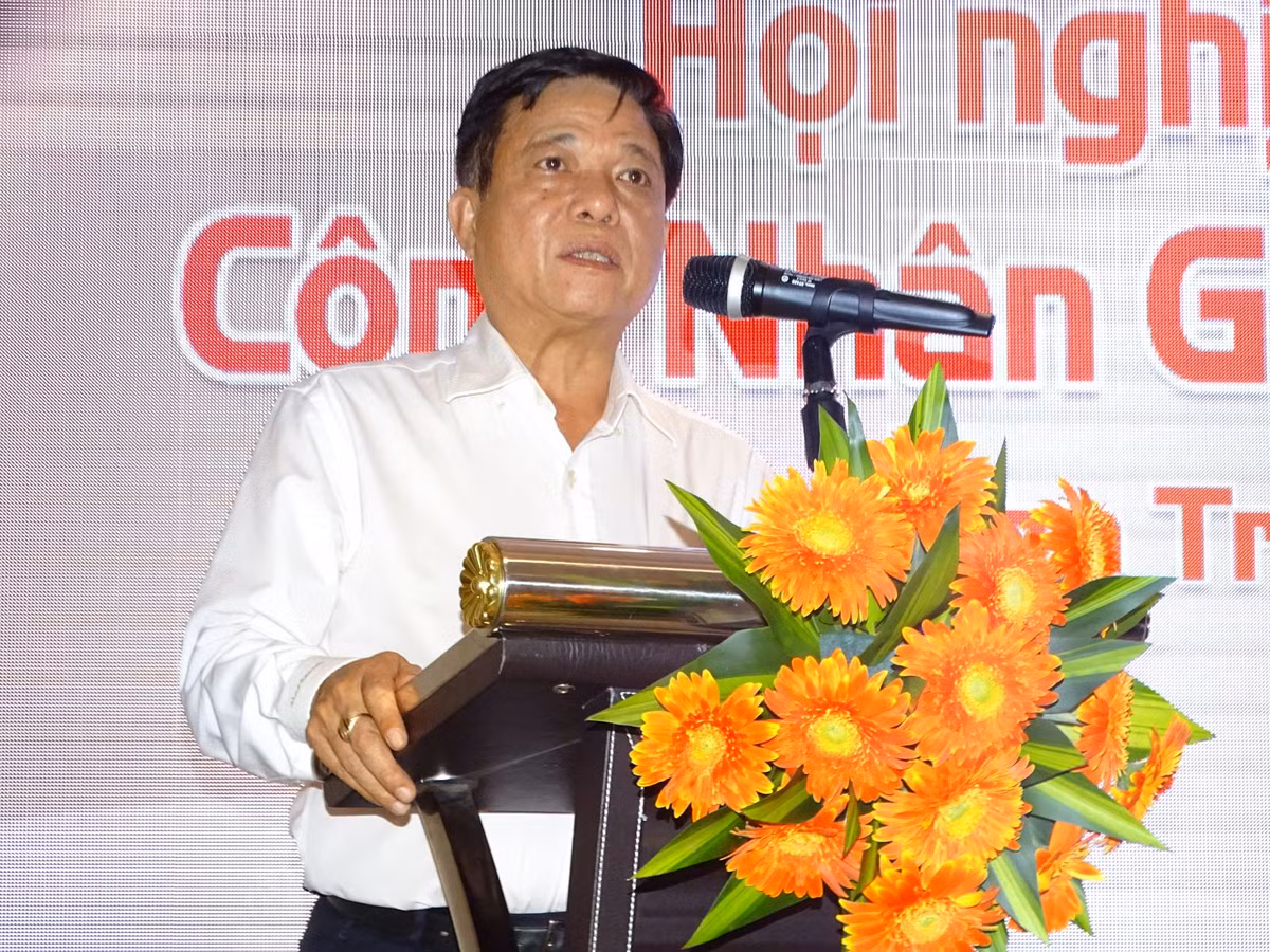 Tong giam doc cong ty thuoc la Vinataba dot ngot qua doi