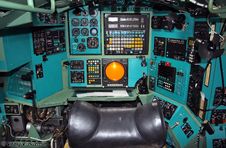 Chỗ ngồi của sĩ quan hoa tiêu - dẫn đường.