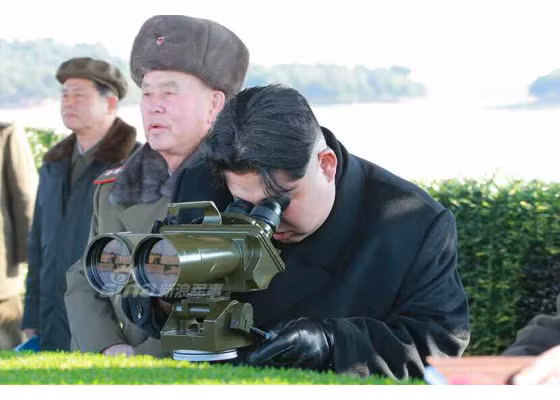 "Nhà lãnh đạo Kim Jong-un rất hài lòng khi biết rằng các xe tăng bọc thép đặc biệt, có khả năng cơ động và uy lực lớn, của kẻ thù cũng sẽ bị biến thành một quả bí ngô bị luộc chín trước vũ khí chống tăng", của Triều Tiên, KCNA cho hay.