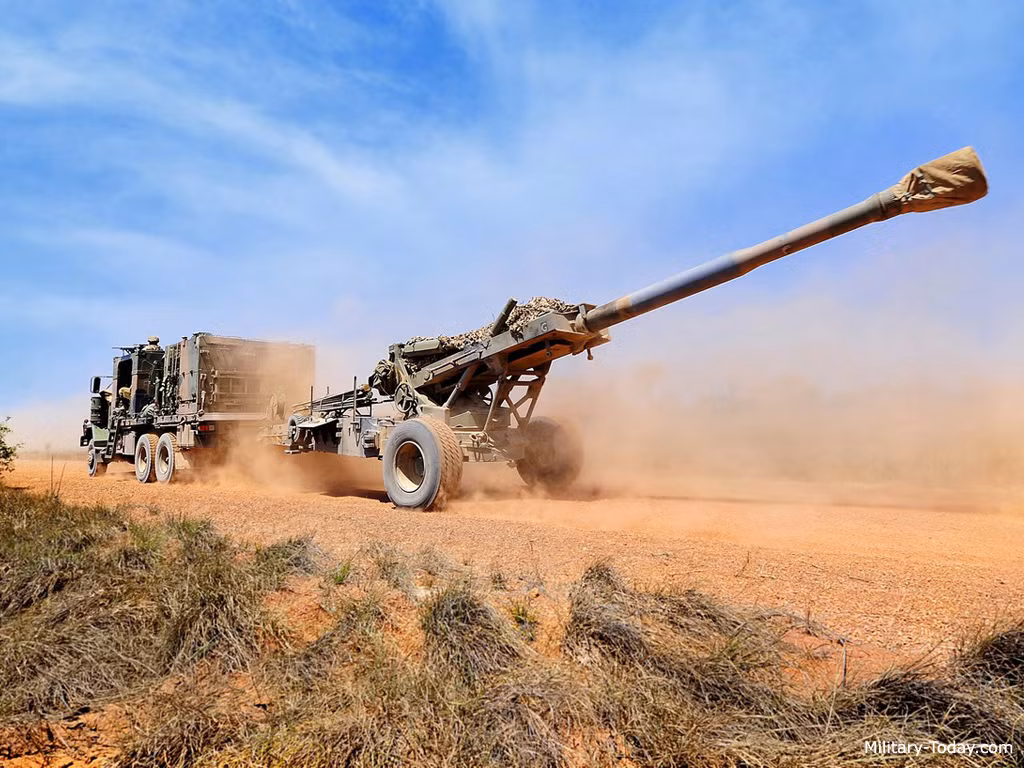 Washington Post dẫn lời quan chức quân đội cho hay, thủy quân lục chiến Mỹ đã triển khai lực lượng đặc nhiệm đổ bộ từ tàu của họ trên Địa Trung Hải tới Syria, thiết lập một tiền đồn để từ đó có thể pháo kích vào thành trì Raqqa của phiến quân IS. Nguồn ảnh: Military-Today