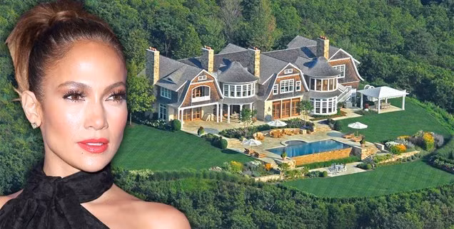 Jennifer Lopez và hôn thê Alex Rodriguez đang cùng nhau nghỉ hè tại biệt thự 10 triệu USD ở Water Mill, Hamptons, một trong những khu đắt đỏ nhất ở New York. Ảnh: Daily Mail.