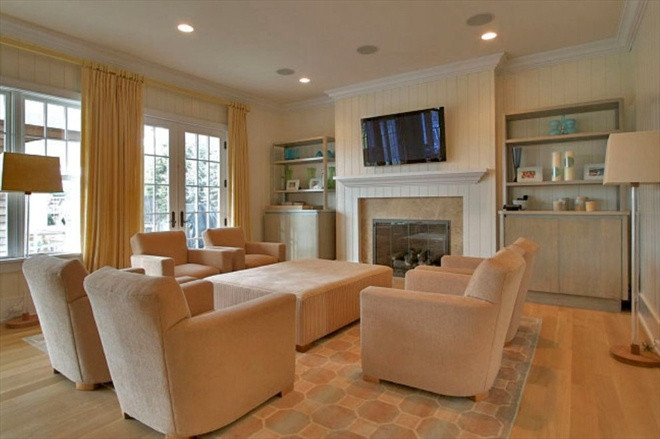 Chủ nhân của biệt thự có thể dành thời gian nghỉ ngơi ở phòng giải trí có màn hình máy chiếu với ghế ngồi thư giãn. Ảnh: Daily Mail.