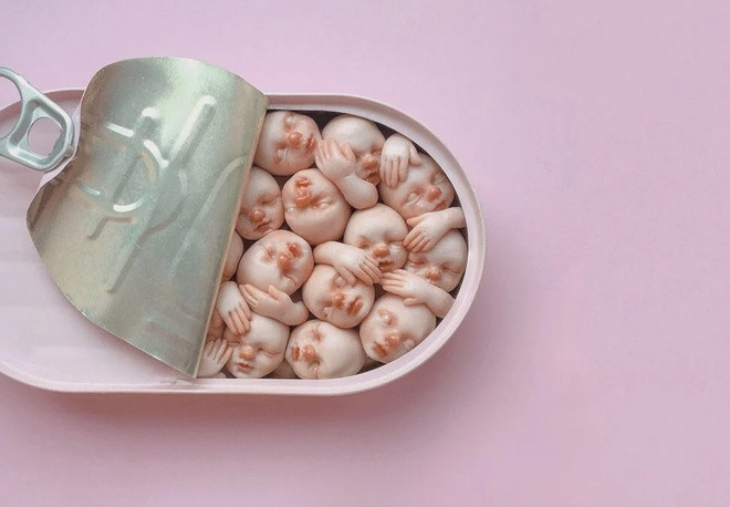 Năm 2013, Lim bắt đầu tạo ra các tác phẩm điêu khắc. Cô coi đây là sở thích còn công việc chính của 9X là UX Designer (tạm dịch: thiết kế trải nghiệm người dùng). Công việc này đòi hỏi tính logic, trong khi nghệ thuật cho Lim cảm giác bay bổng và thường xuyên được thay đổi.