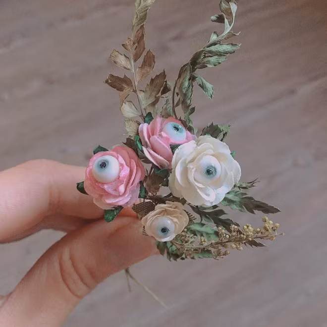 Tuy vậy, cũng có những người theo dõi yêu thích các tác phẩm của Lim và đánh giá cao công việc sáng tạo của cô. Với cô gái 28 tuổi, tạo ra tranh cãi cũng là một trong những mục đích cô hướng đến. "Mọi người có thể thích hoặc ghét. Tôi muốn thách thức quan niệm của mọi người về đẹp và xấu, trang nhã hay vô vị. Những thắc mắc và câu hỏi như vậy là phần thú vị tôi thích ở nghệ thuật", 9X nói.