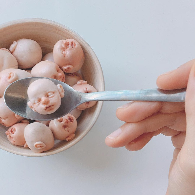 Các tác phẩm có một không hai của Lim được bán độc quyền thông qua các phòng trưng bày mà cô cộng tác. Giá thường dao động từ 700 USD đến 2.400 USD, trong đó một tác phẩm mô phỏng món dimsum của cô được bán với giá khoảng 1.400 USD một mảnh. Dù nổi tiếng và thành công với các tác phẩm điêu khắc, Lim cho biết cô không có kế hoạch chuyển sang sản xuất hàng loạt vì cảm thấy nghệ thuật của mình "chưa sẵn sàng cho điều đó".