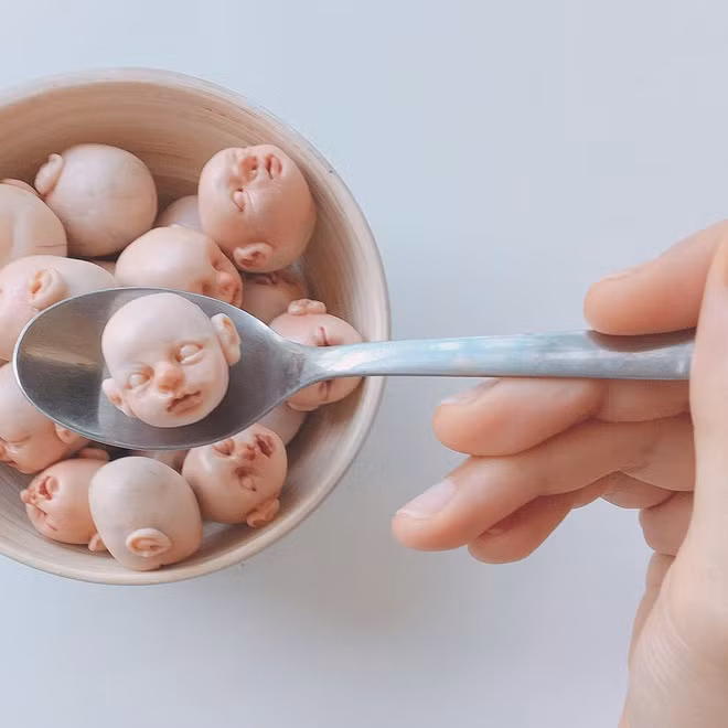 Các tác phẩm có một không hai của Lim được bán độc quyền thông qua các phòng trưng bày mà cô cộng tác. Giá thường dao động từ 700 USD đến 2.400 USD, trong đó một tác phẩm mô phỏng món dimsum của cô được bán với giá khoảng 1.400 USD một mảnh. Dù nổi tiếng và thành công với các tác phẩm điêu khắc, Lim cho biết cô không có kế hoạch chuyển sang sản xuất hàng loạt vì cảm thấy nghệ thuật của mình "chưa sẵn sàng cho điều đó".