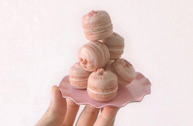 Lim có buổi triển lãm đầu tiên vào năm 2013 tại Trung tâm nghệ thuật ở Eindhoven, Hà Lan, nơi cô theo học thạc sĩ về thiết kế thông tin. Các tác phẩm của cô cũng đã được trưng bày tại nhiều thành phố như Melbourne, Tokyo, Los Angeles và New York. Triển lãm gần đây nhất của 9X diễn ra ở Phòng trưng bày Vanilla, Tokyo.