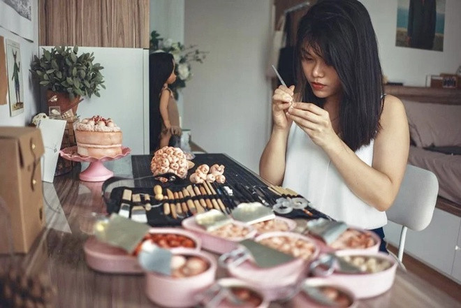 Nhà điêu khắc 28 tuổi nói rằng cô không bao giờ định hình sẵn thông điệp cho các tác phẩm của mình. Tất cả đều phụ thuộc vào cách cảm nhận, cách hiểu của người xem. "Một cô gái từng gửi tin nhắn rất dài để cảm ơn tôi. Cô ấy nói rằng các tác phẩm của tôi giúp cô đối mặt với vấn đề mình trốn tránh lâu nay. Dù rất đau đớn, vết thương tâm hồn đã được chữa lành. Tôi không biết trả lời như thế nào vì chưa bao giờ nghĩ đến điều đó khi tạo ra các tác phẩm. Nhưng tình cờ, nghệ thuật của tôi đã được người khác cảm nhận theo cách tôi chưa bao giờ nghĩ đến".