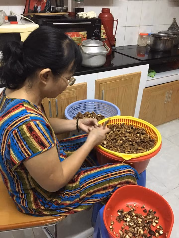 Ba noi tro 62 tuoi thu nhap rung rinh nho lam ruoc nam