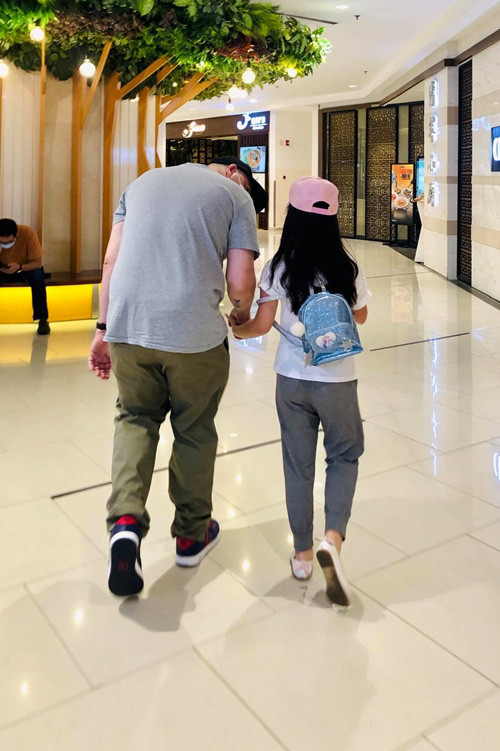 Điều may mắn với Thu Phượng là tìm thấy người đàn ông khiến cô rung động sau 8 năm chai sạn cảm xúc, và hạnh phúc hơn là cho Zon người cha thứ hai thương yêu bé như con ruột.