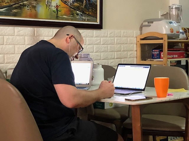 Khi bước vào mối quan hệ tình cảm với Thu Phượng, anh trở thành người cha thứ hai của bé Zon, dạy bé những điều hay và sẵn lòng lắng nghe những tâm sự con trẻ. Thu Phượng cho rằng với cô, gia đình là quan trọng. Ai mong muốn tìm hiểu và chinh phục Thu Phượng, chắc chắn phải là người yêu thương gia đình mới có thể chung quan điểm và song hành trên chặng đường tiếp theo.