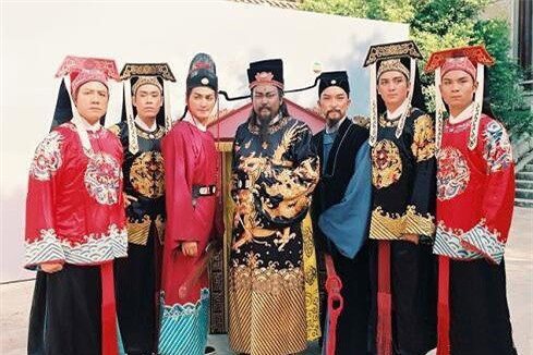 Bi an 21 chiec quan tai “tung hoa mu” trong dam tang Bao Cong