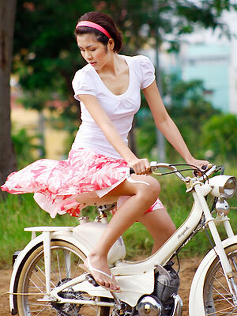 Đến năm 2009, khi tham gia bộ phim điện ảnh "Đẹp từng centimet" Tăng Thanh Hà đảm nhận vai chính trong phim cùng bạn diễn Lương Mạnh Hải. Khả năng diễn xuất của cô được đánh giá là chững chạc hơn nhiều, tuy nhiên những cảnh nóng và trang phục "mát mẻ" của cô luôn tràn ngập trong phim.