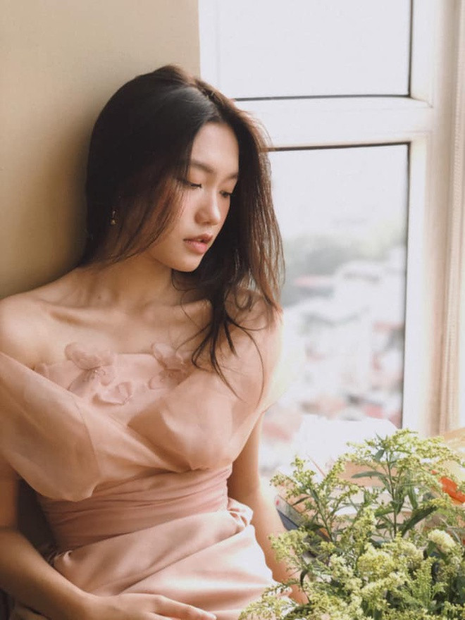 Không chỉ học giỏi, thí sinh hoa hậu 19 tuổi còn có năng khiếu nghệ thuật ở nhiều lĩnh vực như hát, vẽ, chơi piano.