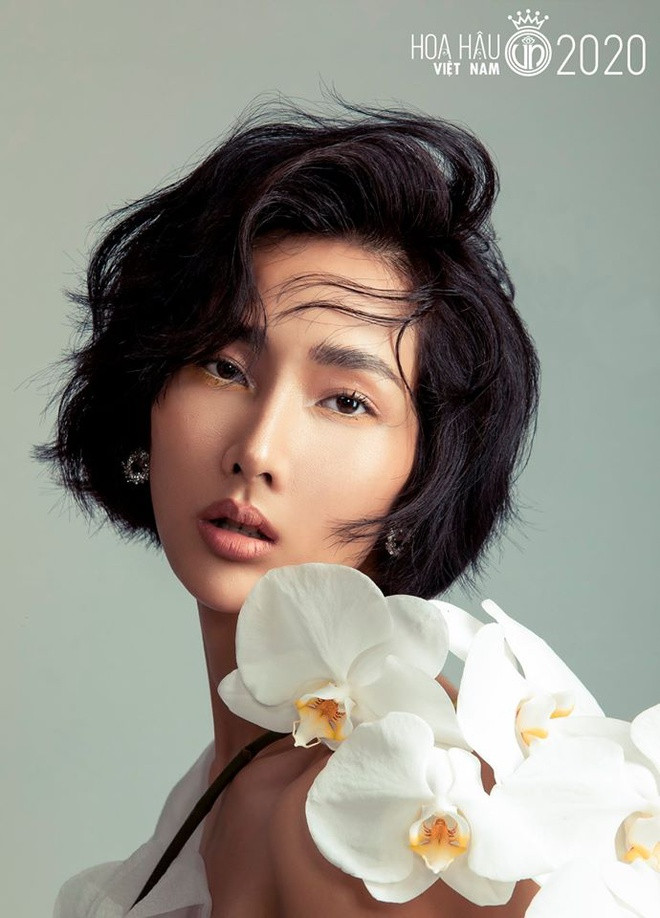 Một gương mặt khác cũng mới được công bố trên fanpage của Hoa hậu Việt Nam là Lê Thanh Ngọc Quyên, sinh năm 1994, đến từ Đà Nẵng. 9X không phải gương mặt quá mới với cộng đồng hâm mộ sắc đẹp. Cô làm người mẫu tự do, từng tham gia Miss Universe Vietnam nhưng không đạt thành tích. Ảnh: HHVN.