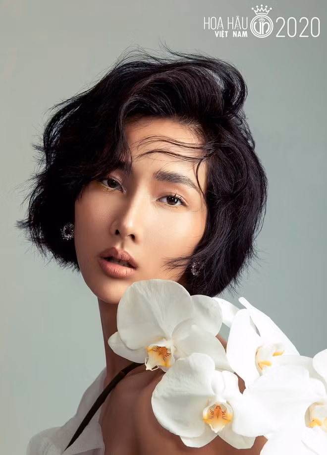 Một gương mặt khác cũng mới được công bố trên fanpage của Hoa hậu Việt Nam là Lê Thanh Ngọc Quyên, sinh năm 1994, đến từ Đà Nẵng. 9X không phải gương mặt quá mới với cộng đồng hâm mộ sắc đẹp. Cô làm người mẫu tự do, từng tham gia Miss Universe Vietnam nhưng không đạt thành tích. Ảnh: HHVN.