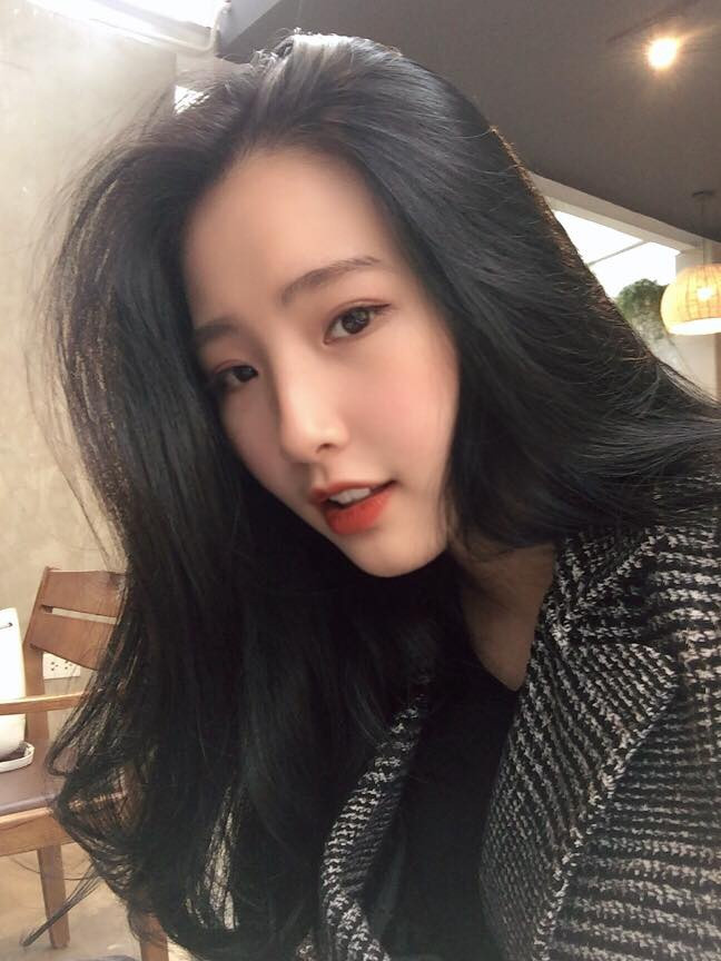 Nữ sinh ĐH Hà Nội được nhiều người nhận xét sẽ đạt nhiều giải cao nếu tiếp tục tham gia các cuộc thi nhan sắc.