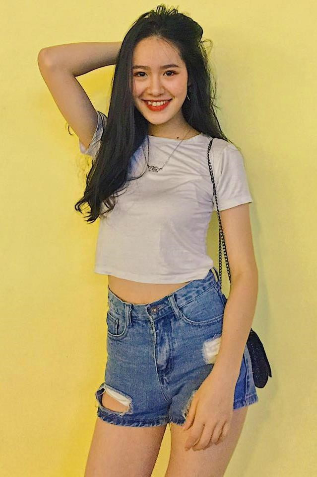 "Mọi người khen mình cao ráo và khuyên đi học diễn viên múa. Về mình xem thêm các video của NSƯT Linh Nga và lập tức bị thu hút bởi thần thái của chị ấy. Mình tìm tòi các clip trên mạng rồi học theo. Và giờ ĐH Văn hóa Hà Nội là bước đệm giúp mình phát triển tương lai", Ngô Vân chia sẻ. Hiện tại, bên cạnh việc học, tân hoa khôi còn làm mẫu ảnh, diễn viên múa.