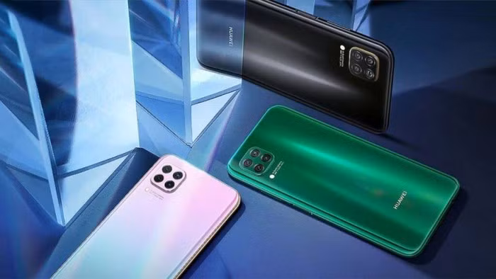  2. Huawei Nova 7i: Điện thoại Huawei Nova 7i giảm 500.000 đồng chỉ còn 6.490.000 đồng. Huawei Nova 7i được trang bị màn hình LCD 6,4 inch với độ phân giải Full HD+ với điểm nhấn là camera đơn "đục lỗ" ở góc trái màn hình. Hệ thống 4 camera sau của nova 7i có 1 camera chính 48 MP, ống kính góc siêu rộng 120 độ, 8 MP và 2 camera phụ 2 MP. Huawei nova 7i được trang bị chip Kirin 810, RAM 8 GB và bộ nhớ trong 128 GB. Pin của chiếc điện thoại này có dung lượng 4.200 mAh, tích hợp công nghệ sạc nhanh công suất 40 W.