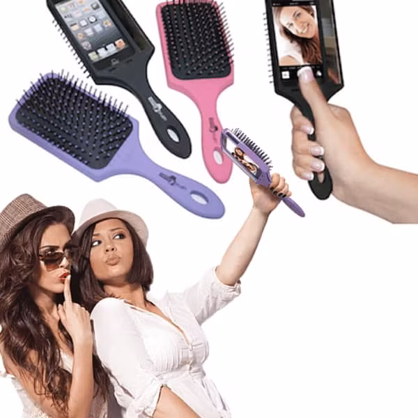 Vừa là ốp điện thoại, vừa là lược chải đầu, chưa kể công dụng phòng thân thay chiếc chùy nữa. Có chị em nào muốn đặt ốp này không?