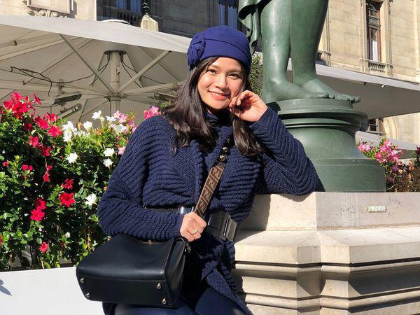 Có thể thấy, không giống nhiều người đẹp khác khi chỉ trung thành với một vài mẫu trang phục nào đó, Thu Hương luôn cố gắng biến tấu hình tượng, phong cách trong mỗi lần xuất hiện như một cách tạo sự mới mẻ cho diện mạo. Bằng cách này nên không cần diện cả cây đồ hiệu, nữ BTV vẫn chiếm trọn cảm tình của dân mạng cùng những ai vốn thường xuyên theo dõi cô trên các chương trình bản tin.