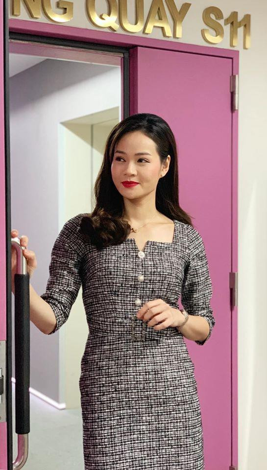 Váy liền cũng là trang phục không thể thiếu trong tủ thời trang của Thu Hương. 