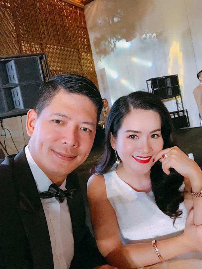 Bình Minh từng phải chịu không ít áp lực từ dư luận bởi bà xã bị nhận xét kém sắc và hơn chồng tới 5 tuổi. Trước nhiều tai tiếng, anh từng lên tiếng khẳng định họ đến với nhau vì tình yêu và luôn một mực chung thủy với vợ.