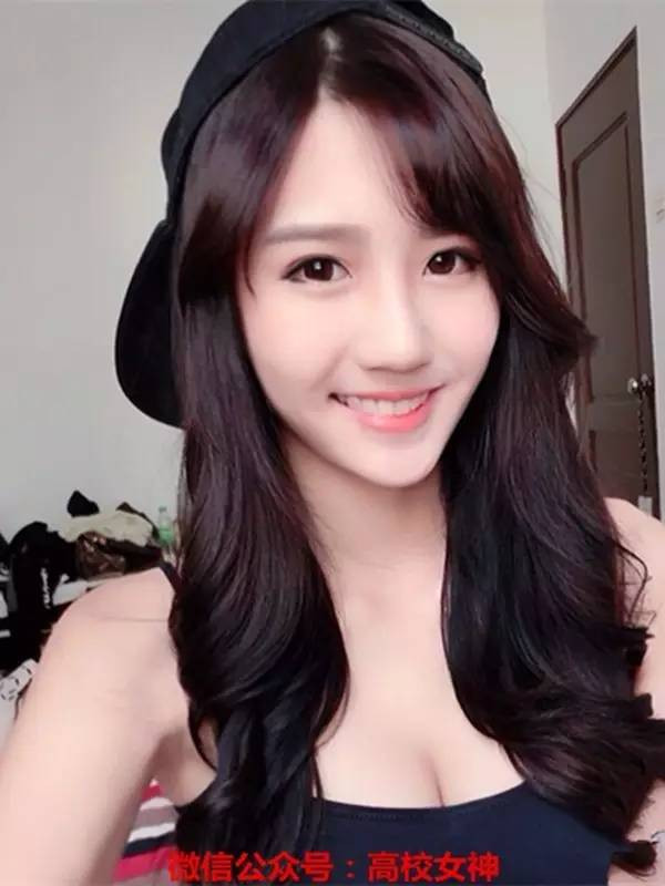 Sức nóng của show sục sôi từng ngày khi tên tuổi thực tập sinh dần được hé lộ. Mới đây, một gương mặt khiến khán giả Việt ấn tượng khi xuất hiện trong chương trình này là một ca sĩ Malaysia, gốc Hoa đến từ công ty giải trí RED People.