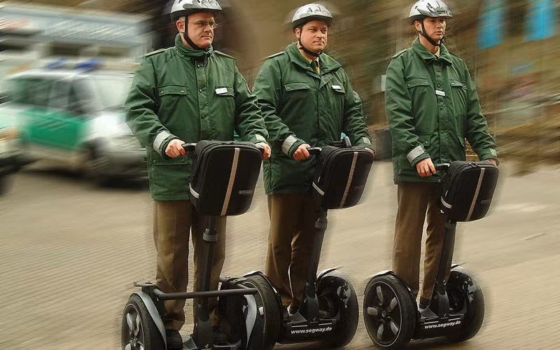 Kham pha nhung phuong tien dac biet cua canh sat cac nuoc-Hinh-2