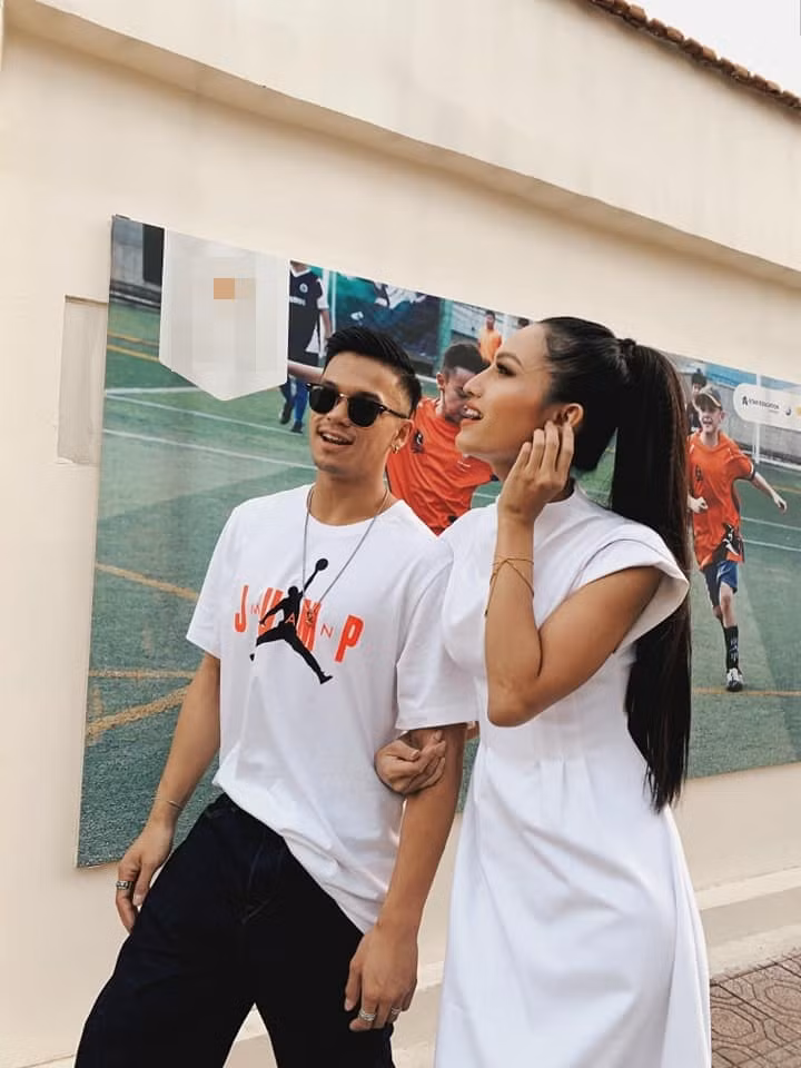 Mặc dù mến Trọng Hiếu đã lâu nhưng Hoài Sa vẫn không muốn gấp gáp trong chuyện tình cảm. Được biết hiện tại họ vẫn là bạn bè và tiếp tục tìm hiểu đối phương. "Đây là chuyện lâu dài, tôi đã đợi được 5 năm rồi thì chẳng việc gì phải hấp tấp ngay lúc này", Hoài Sa tâm sự.