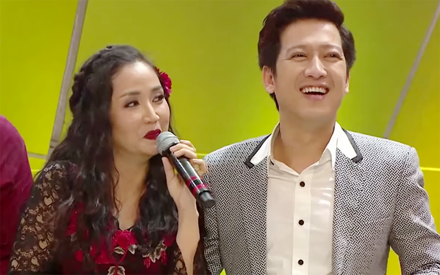 Ít ai biết Trường Giang của thời thanh xuân từng yêu Ốc Thanh Vân say đắm. Đó là chuyện tình đơn phương từ khi ngồi trên ghế giảng đường. "Cách đây 14 năm, Trường Giang yêu thầm Ốc Thanh Vân”, nam danh hài từng cho biết. Tuy nhiên, tình cảm này được chôn chặt vì thời điểm đó, Trường Giang nghĩ mình không xứng để theo đuổi đối phương.