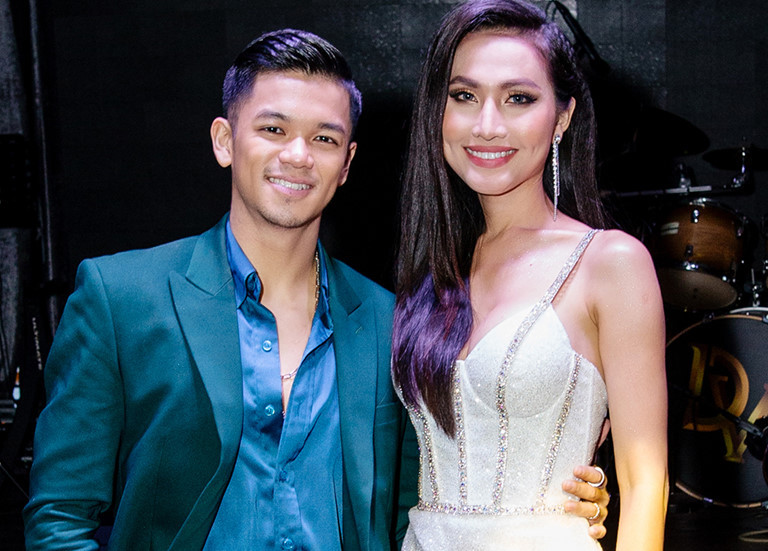 "Nếu không phải mẫu bạn trai lý tưởng thì tôi đã không yêu thầm anh ấy 5 năm", Hoài Sa chia sẻ với 2Sao.vn. Được hỏi trông đợi gì vào mối quan hệ với Trọng Hiếu, Hoa hậu Chuyển giới cho biết: "Từ 5 năm trước cho tới bây giờ, tôi vẫn luôn mong muốn mình là cô dâu trong truyện cổ tích. Nhưng dĩ nhiên cũng phải sống thực tế, tôi nghĩ mình phải bước từ từ bởi không thích sự vồ vập".