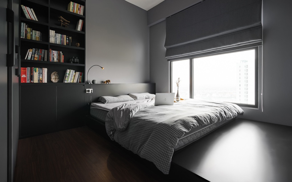 Phòng ngủ và cũng là phòng đa năng với tủ đồ, giá sách tạo thành một không gian sinh hoạt rộng lớn đủ cho dù một người hay một gia đình nhỏ trong tương lai.