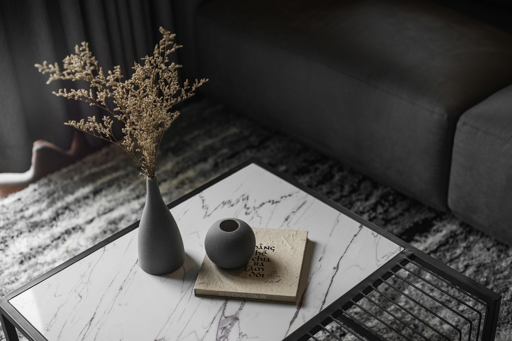 Tất cả các chi tiết trong nhà đều được thiết kế nhằm ưu tiên sự tối giản nhưng vẫn mang tới nét tinh tế nhất định.