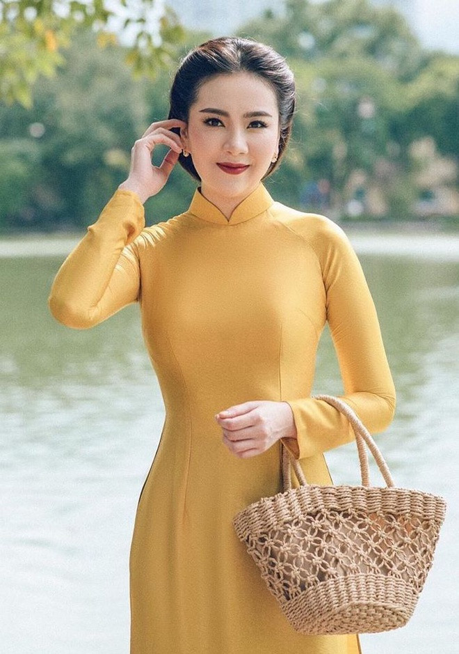 Nhìn vào những hình ảnh xuất hiện hằng ngày của Mai Ngọc, nhiều người dễ dàng nhận ra sự tinh tế cũng như những món đồ hàng hiệu xuất hiện với tần suất lớn.