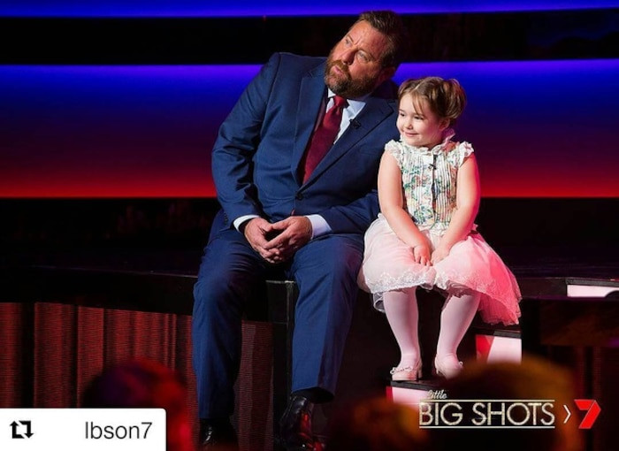 Bên cạnh đó, chị cũng thường cho Bella tiếp xúc với ngôn ngữ mới từ chính các hoạt động vui chơi hàng ngày như: làm bánh, nấu ăn…