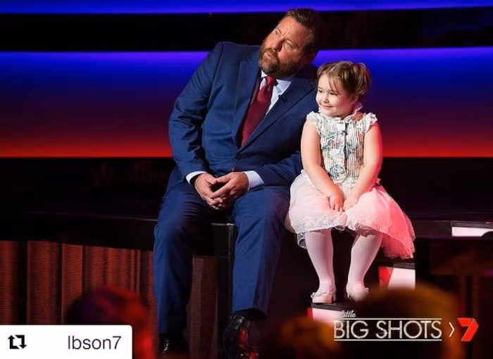 Bên cạnh đó, chị cũng thường cho Bella tiếp xúc với ngôn ngữ mới từ chính các hoạt động vui chơi hàng ngày như: làm bánh, nấu ăn…