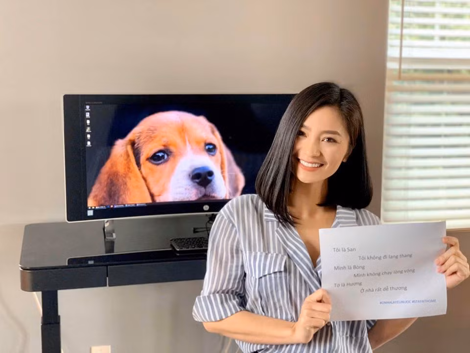 Nữ diễn viên thường xuyên chia sẻ những bức ảnh cười tươi hạnh phúc trong không gian sống của gia đình.