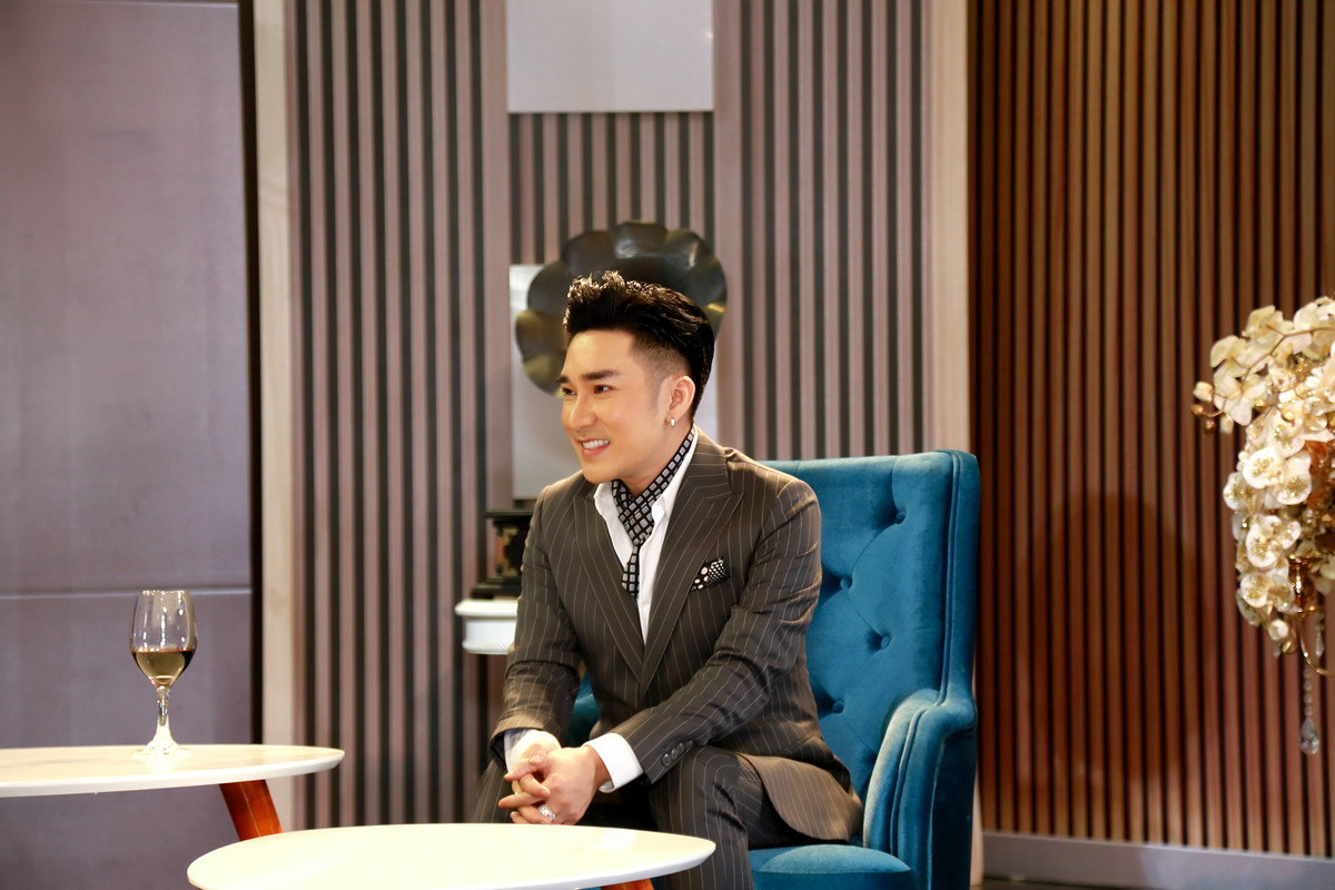 Dao dien Le Hoang “vo mat” cac nghe si thich dung hang hieu