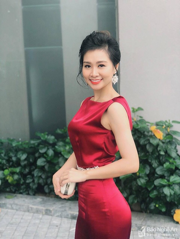 Giang vien Nghe An dai dien Viet Nam thi Hoa hau Quy ba Hoan vu Toan cau 2020-Hinh-2